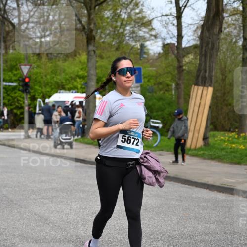 12.04.2026 - 45. Internationalen Wilhelmsburger Insellauf J. Mangold http://msf.ph/oto/9520086 12.04.2026 13:37:06 Ziel 3559, 5604, 3475, 5672 meine-sportfotos.de