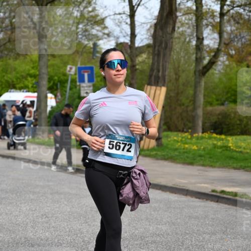 12.04.2026 - 45. Internationalen Wilhelmsburger Insellauf J. Mangold http://msf.ph/oto/9520090 12.04.2026 13:37:06 Ziel 3559, 5604, 3475, 5672 meine-sportfotos.de