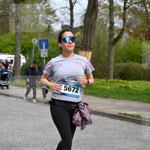 12.04.2026 - 45. Internationalen Wilhelmsburger Insellauf J. Mangold http://msf.ph/oto/9520091 12.04.2026 13:37:06 Ziel 3559, 5604, 3475, 5672 meine-sportfotos.de