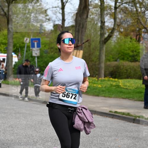 12.04.2026 - 45. Internationalen Wilhelmsburger Insellauf J. Mangold http://msf.ph/oto/9520092 12.04.2026 13:37:06 Ziel 3559, 5604, 3475, 5672 meine-sportfotos.de