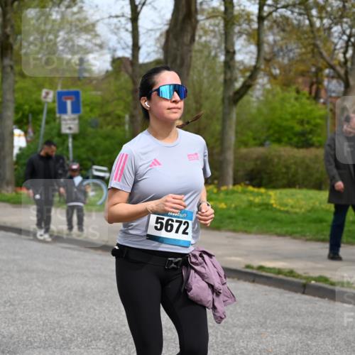 12.04.2026 - 45. Internationalen Wilhelmsburger Insellauf J. Mangold http://msf.ph/oto/9520093 12.04.2026 13:37:06 Ziel 3559, 5604, 3475, 5672 meine-sportfotos.de