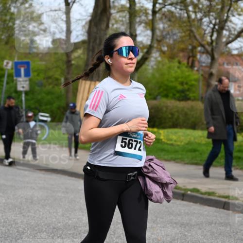 12.04.2026 - 45. Internationalen Wilhelmsburger Insellauf J. Mangold http://msf.ph/oto/9520095 12.04.2026 13:37:06 Ziel 3559, 5604, 3475, 5672 meine-sportfotos.de