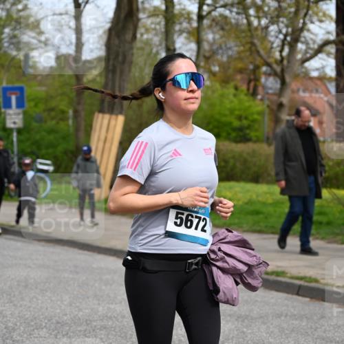 12.04.2026 - 45. Internationalen Wilhelmsburger Insellauf J. Mangold http://msf.ph/oto/9520096 12.04.2026 13:37:06 Ziel 3559, 5604, 3475, 5672 meine-sportfotos.de