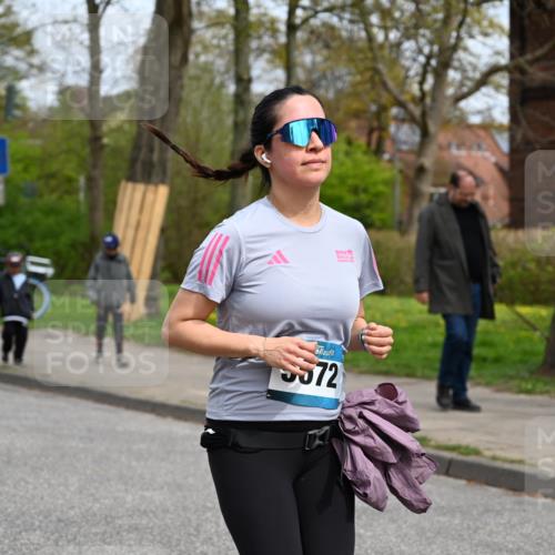 12.04.2026 - 45. Internationalen Wilhelmsburger Insellauf J. Mangold http://msf.ph/oto/9520097 12.04.2026 13:37:07 Ziel 3559, 5604, 3475, 5672 meine-sportfotos.de