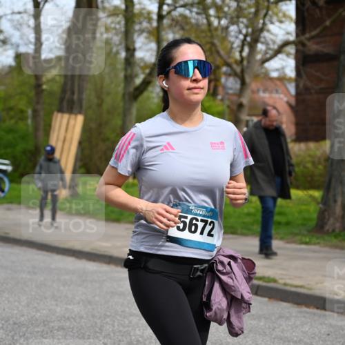 12.04.2026 - 45. Internationalen Wilhelmsburger Insellauf J. Mangold http://msf.ph/oto/9520098 12.04.2026 13:37:07 Ziel 3559, 5604, 3475, 5672 meine-sportfotos.de