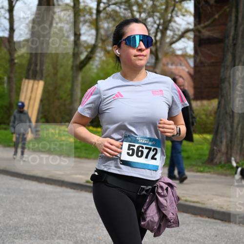 12.04.2026 - 45. Internationalen Wilhelmsburger Insellauf J. Mangold http://msf.ph/oto/9520099 12.04.2026 13:37:07 Ziel 3559, 5604, 3475, 5672 meine-sportfotos.de