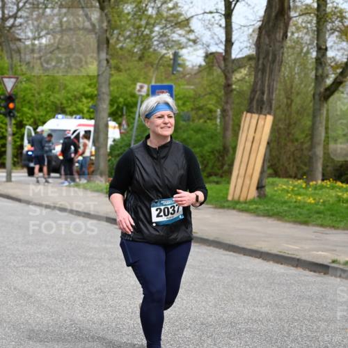 12.04.2026 - 45. Internationalen Wilhelmsburger Insellauf J. Mangold http://msf.ph/oto/9520105 12.04.2026 13:37:23 Ziel 3475, 5672, 5672, 2037 meine-sportfotos.de