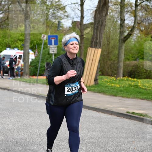12.04.2026 - 45. Internationalen Wilhelmsburger Insellauf J. Mangold http://msf.ph/oto/9520108 12.04.2026 13:37:23 Ziel 3475, 5672, 5672, 2037 meine-sportfotos.de