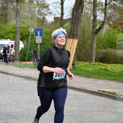 12.04.2026 - 45. Internationalen Wilhelmsburger Insellauf J. Mangold http://msf.ph/oto/9520109 12.04.2026 13:37:23 Ziel 3475, 5672, 5672, 2037 meine-sportfotos.de