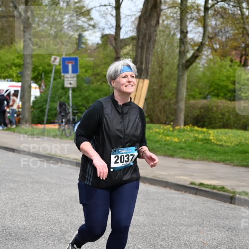 12.04.2026 - 45. Internationalen Wilhelmsburger Insellauf J. Mangold http://msf.ph/oto/9520110 12.04.2026 13:37:23 Ziel 3475, 5672, 5672, 2037 meine-sportfotos.de