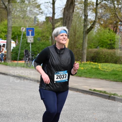 12.04.2026 - 45. Internationalen Wilhelmsburger Insellauf J. Mangold http://msf.ph/oto/9520111 12.04.2026 13:37:23 Ziel 3475, 5672, 5672, 2037 meine-sportfotos.de