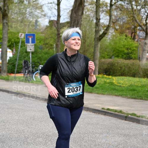 12.04.2026 - 45. Internationalen Wilhelmsburger Insellauf J. Mangold http://msf.ph/oto/9520112 12.04.2026 13:37:23 Ziel 3475, 5672, 5672, 2037 meine-sportfotos.de