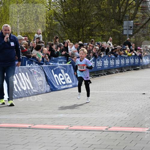 12.04.2026 - 45. Internationalen Wilhelmsburger Insellauf J. Mangold http://msf.ph/oto/9520156 12.04.2026 14:07:52 Ziel 1522 meine-sportfotos.de