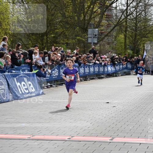 12.04.2026 - 45. Internationalen Wilhelmsburger Insellauf J. Mangold http://msf.ph/oto/9520181 12.04.2026 14:08:05 Ziel 15, 1508 meine-sportfotos.de