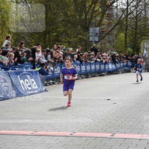 12.04.2026 - 45. Internationalen Wilhelmsburger Insellauf J. Mangold http://msf.ph/oto/9520182 12.04.2026 14:08:05 Ziel 15, 1508 meine-sportfotos.de