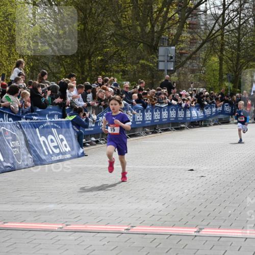 12.04.2026 - 45. Internationalen Wilhelmsburger Insellauf J. Mangold http://msf.ph/oto/9520183 12.04.2026 14:08:05 Ziel 15, 1508 meine-sportfotos.de