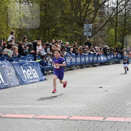 12.04.2026 - 45. Internationalen Wilhelmsburger Insellauf J. Mangold http://msf.ph/oto/9520184 12.04.2026 14:08:05 Ziel 15, 1508 meine-sportfotos.de