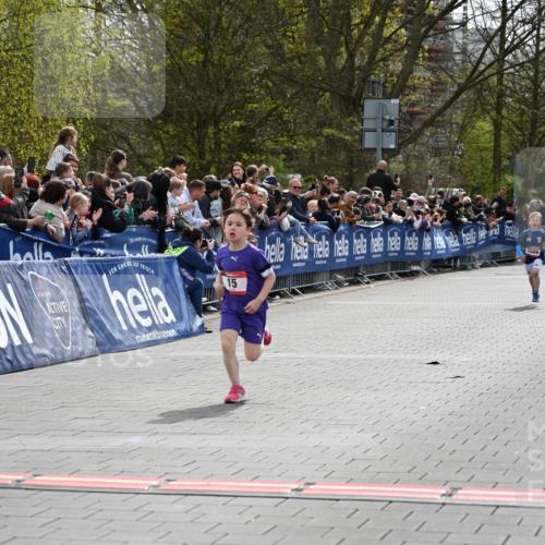 12.04.2026 - 45. Internationalen Wilhelmsburger Insellauf J. Mangold http://msf.ph/oto/9520185 12.04.2026 14:08:05 Ziel 15, 1508 meine-sportfotos.de
