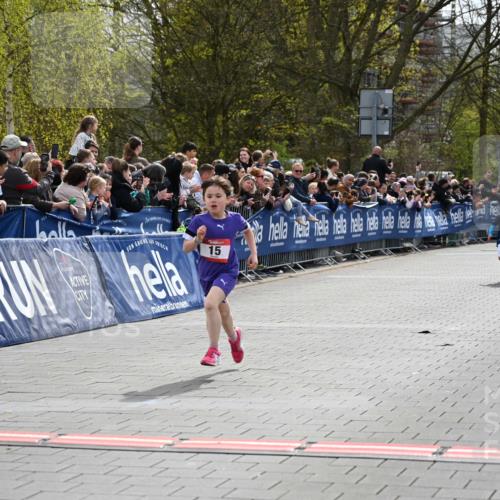 12.04.2026 - 45. Internationalen Wilhelmsburger Insellauf J. Mangold http://msf.ph/oto/9520187 12.04.2026 14:08:06 Ziel 15, 1508 meine-sportfotos.de