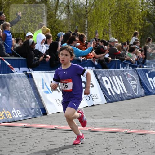 12.04.2026 - 45. Internationalen Wilhelmsburger Insellauf J. Mangold http://msf.ph/oto/9520200 12.04.2026 14:08:07 Ziel 15, 1508 meine-sportfotos.de