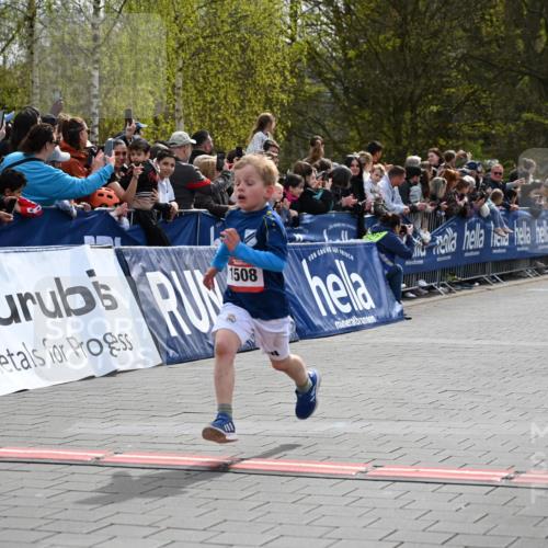 12.04.2026 - 45. Internationalen Wilhelmsburger Insellauf J. Mangold http://msf.ph/oto/9520211 12.04.2026 14:08:09 Ziel 15, 1508 meine-sportfotos.de