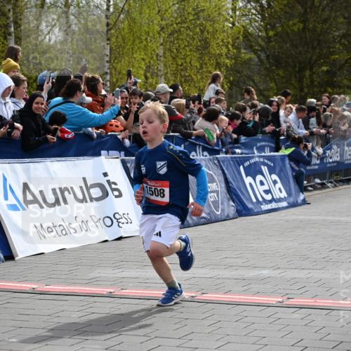 12.04.2026 - 45. Internationalen Wilhelmsburger Insellauf J. Mangold http://msf.ph/oto/9520213 12.04.2026 14:08:09 Ziel 15, 1508 meine-sportfotos.de
