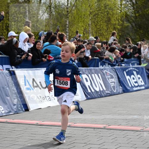 12.04.2026 - 45. Internationalen Wilhelmsburger Insellauf J. Mangold http://msf.ph/oto/9520215 12.04.2026 14:08:09 Ziel 15, 1508 meine-sportfotos.de