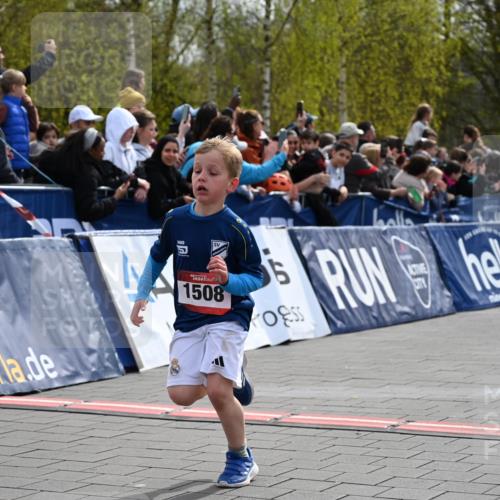 12.04.2026 - 45. Internationalen Wilhelmsburger Insellauf J. Mangold http://msf.ph/oto/9520216 12.04.2026 14:08:09 Ziel 15, 1508 meine-sportfotos.de
