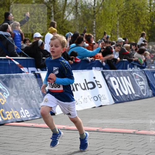 12.04.2026 - 45. Internationalen Wilhelmsburger Insellauf J. Mangold http://msf.ph/oto/9520217 12.04.2026 14:08:09 Ziel 15, 1508 meine-sportfotos.de