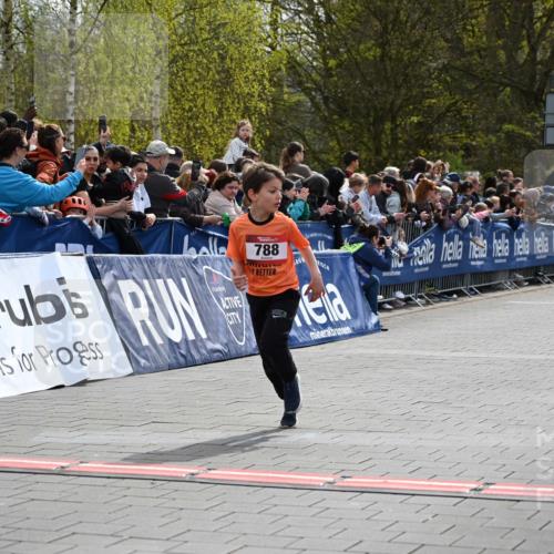 12.04.2026 - 45. Internationalen Wilhelmsburger Insellauf J. Mangold http://msf.ph/oto/9520235 12.04.2026 14:08:18 Ziel 1523, 788, 1510 meine-sportfotos.de