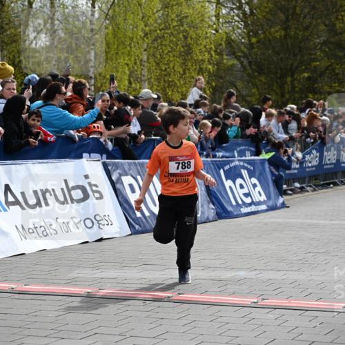 12.04.2026 - 45. Internationalen Wilhelmsburger Insellauf J. Mangold http://msf.ph/oto/9520238 12.04.2026 14:08:18 Ziel 1523, 788, 1510 meine-sportfotos.de