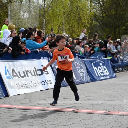 12.04.2026 - 45. Internationalen Wilhelmsburger Insellauf J. Mangold http://msf.ph/oto/9520240 12.04.2026 14:08:18 Ziel 1523, 788, 1510 meine-sportfotos.de