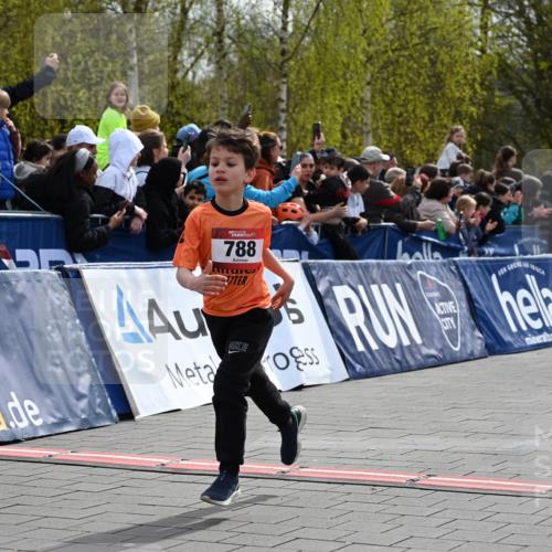 12.04.2026 - 45. Internationalen Wilhelmsburger Insellauf J. Mangold http://msf.ph/oto/9520244 12.04.2026 14:08:18 Ziel 1523, 788, 1510 meine-sportfotos.de