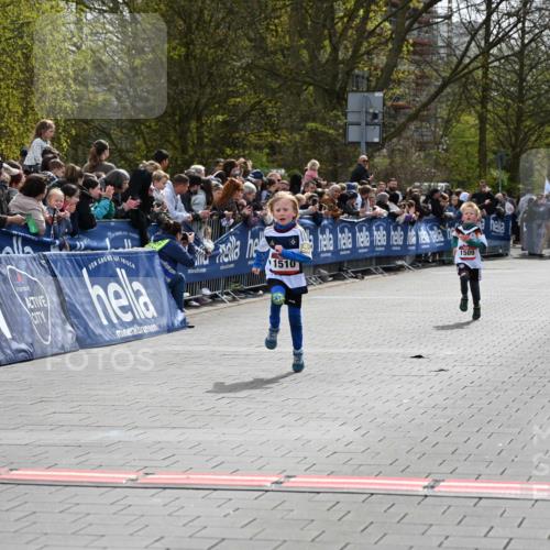 12.04.2026 - 45. Internationalen Wilhelmsburger Insellauf J. Mangold http://msf.ph/oto/9520247 12.04.2026 14:08:21 Ziel 788, 1510, 1509 meine-sportfotos.de