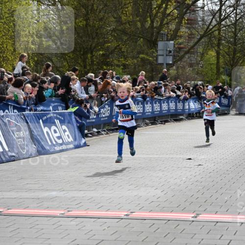 12.04.2026 - 45. Internationalen Wilhelmsburger Insellauf J. Mangold http://msf.ph/oto/9520248 12.04.2026 14:08:21 Ziel 788, 1510, 1509 meine-sportfotos.de