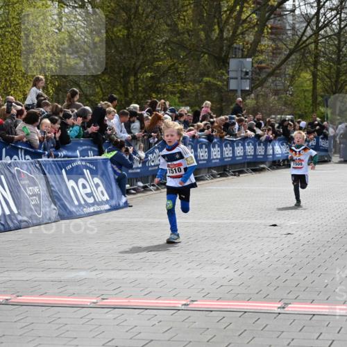 12.04.2026 - 45. Internationalen Wilhelmsburger Insellauf J. Mangold http://msf.ph/oto/9520249 12.04.2026 14:08:21 Ziel 788, 1510, 1509 meine-sportfotos.de