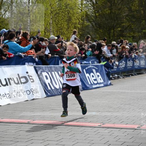 12.04.2026 - 45. Internationalen Wilhelmsburger Insellauf J. Mangold http://msf.ph/oto/9520276 12.04.2026 14:08:25 Ziel 1510, 1509 meine-sportfotos.de