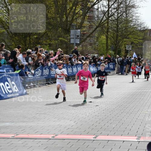 12.04.2026 - 45. Internationalen Wilhelmsburger Insellauf J. Mangold http://msf.ph/oto/9520283 12.04.2026 14:08:28 Ziel 1509, 58, 26, 716 meine-sportfotos.de