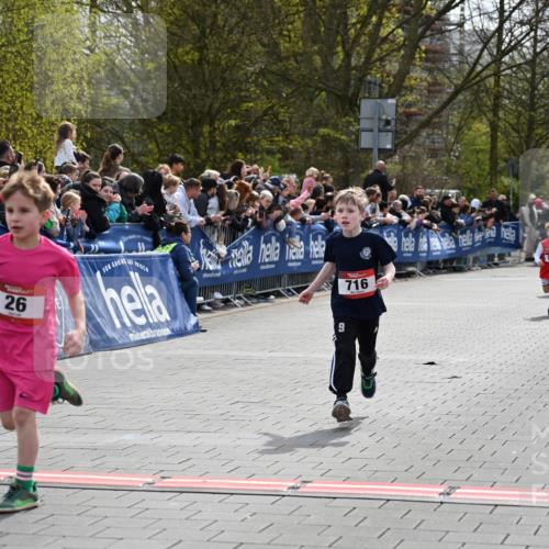 12.04.2026 - 45. Internationalen Wilhelmsburger Insellauf J. Mangold http://msf.ph/oto/9520302 12.04.2026 14:08:30 Ziel 58, 26, 716, 1505 meine-sportfotos.de