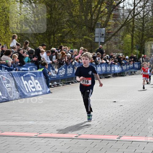 12.04.2026 - 45. Internationalen Wilhelmsburger Insellauf J. Mangold http://msf.ph/oto/9520305 12.04.2026 14:08:31 Ziel 58, 26, 716, 1505 meine-sportfotos.de