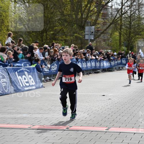 12.04.2026 - 45. Internationalen Wilhelmsburger Insellauf J. Mangold http://msf.ph/oto/9520308 12.04.2026 14:08:31 Ziel 58, 26, 716, 1505 meine-sportfotos.de