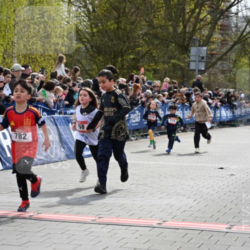 12.04.2026 - 45. Internationalen Wilhelmsburger Insellauf J. Mangold http://msf.ph/oto/9520333 12.04.2026 14:08:36 Ziel 1505, 782, 258, 175, 174, 653, 143 meine-sportfotos.de