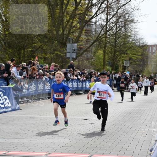 12.04.2026 - 45. Internationalen Wilhelmsburger Insellauf J. Mangold http://msf.ph/oto/9520352 12.04.2026 14:08:39 Ziel 782, 258, 175, 174, 653, 143, 1057 meine-sportfotos.de
