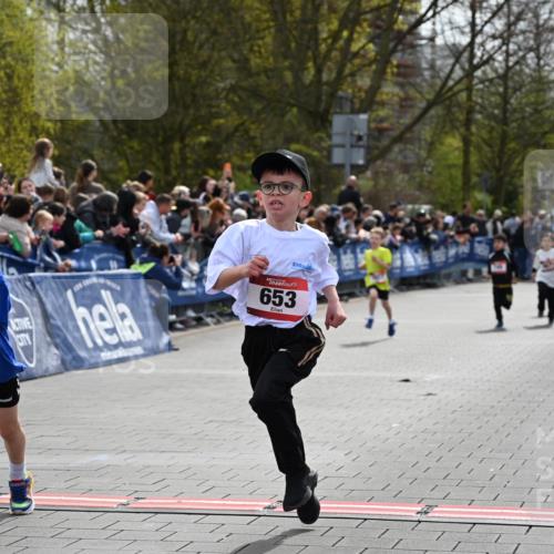 12.04.2026 - 45. Internationalen Wilhelmsburger Insellauf J. Mangold http://msf.ph/oto/9520364 12.04.2026 14:08:40 Ziel 782, 258, 175, 174, 653, 143, 1057, 232 meine-sportfotos.de