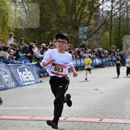 12.04.2026 - 45. Internationalen Wilhelmsburger Insellauf J. Mangold http://msf.ph/oto/9520365 12.04.2026 14:08:41 Ziel 175, 174, 653, 143, 1057, 232, 749, 967 meine-sportfotos.de