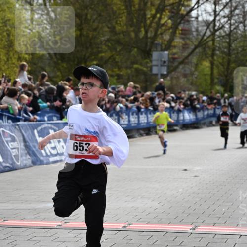 12.04.2026 - 45. Internationalen Wilhelmsburger Insellauf J. Mangold http://msf.ph/oto/9520367 12.04.2026 14:08:41 Ziel 175, 174, 653, 143, 1057, 232, 749, 967 meine-sportfotos.de