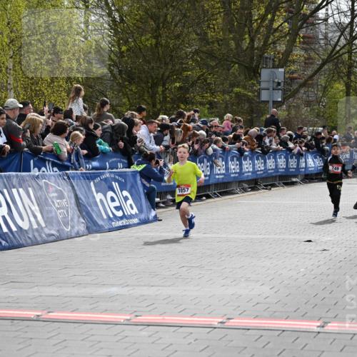 12.04.2026 - 45. Internationalen Wilhelmsburger Insellauf J. Mangold http://msf.ph/oto/9520371 12.04.2026 14:08:42 Ziel 175, 174, 653, 143, 1057, 232, 749, 967 meine-sportfotos.de