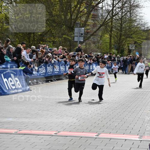 12.04.2026 - 45. Internationalen Wilhelmsburger Insellauf J. Mangold http://msf.ph/oto/9520380 12.04.2026 14:08:43 Ziel 174, 653, 143, 1057, 232, 749, 967 meine-sportfotos.de