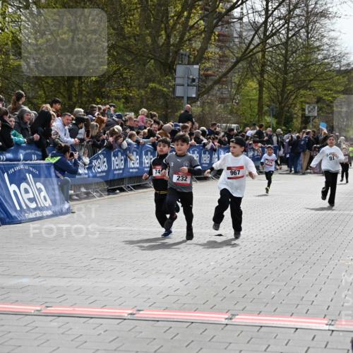 12.04.2026 - 45. Internationalen Wilhelmsburger Insellauf J. Mangold http://msf.ph/oto/9520381 12.04.2026 14:08:43 Ziel 174, 653, 143, 1057, 232, 749, 967 meine-sportfotos.de