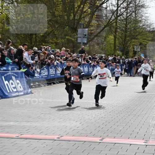 12.04.2026 - 45. Internationalen Wilhelmsburger Insellauf J. Mangold http://msf.ph/oto/9520382 12.04.2026 14:08:43 Ziel 174, 653, 143, 1057, 232, 749, 967 meine-sportfotos.de